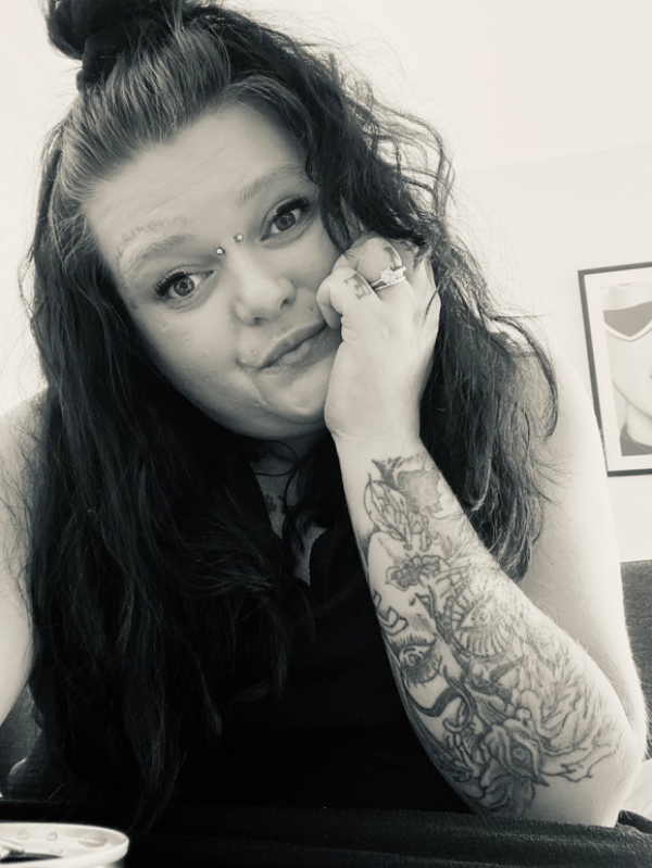 Tv, spejl og hylder opsætning