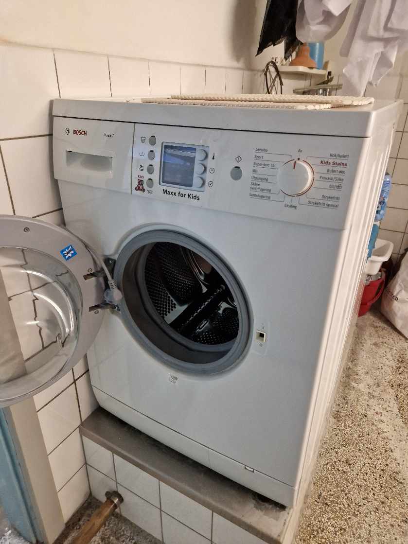 Vaskemaskine larmer - noget sidder fast