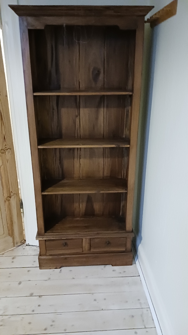 Vitrineskab, samt Brugskunst