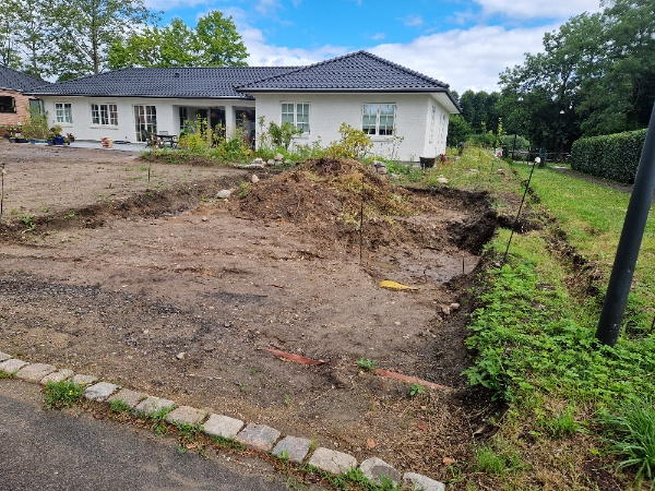 Lægning af fliser i indkørsel