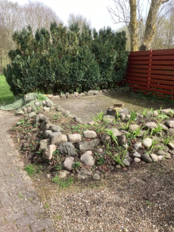 Fjernet stenhøj med terrasse