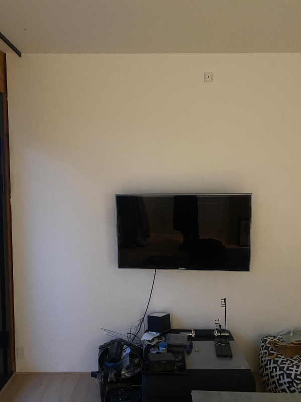 Skære hul i gipsvæg