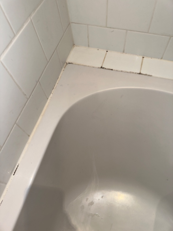 Fuge kogeplade samt udskifte fuge på badeværelse