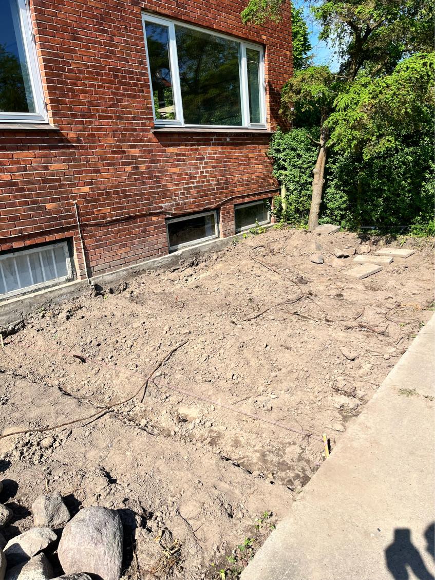 Udgravning til terrasse og bortskaffelse af jord