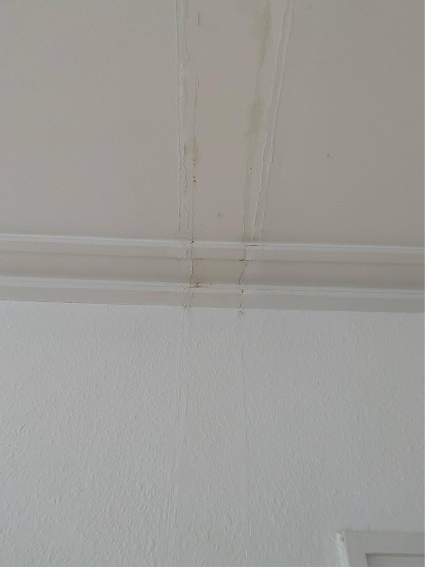 Klargøring til malerarbejde af væg og loft