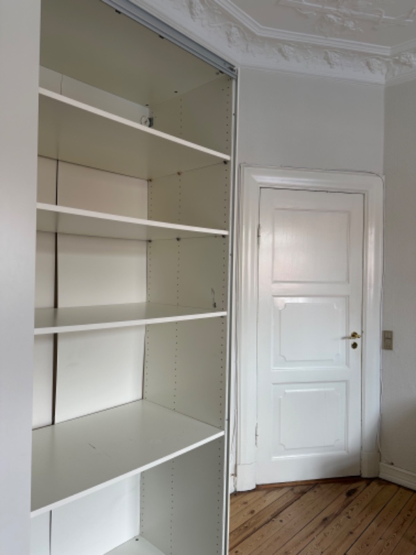 Opsætning af to lamper og samle et Ikeaskab