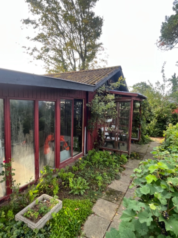 Nedrivning og bortkørsel af skur og udestue