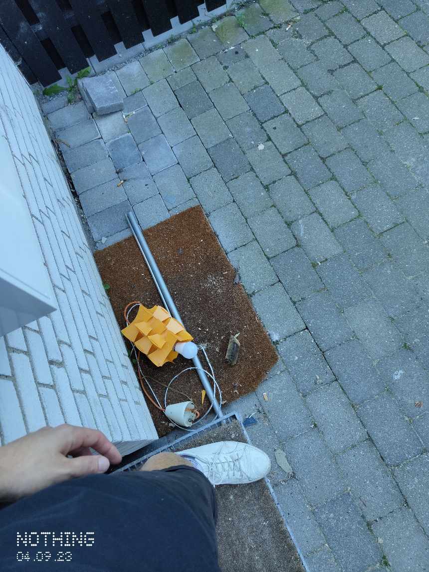 Fjern affald og sorter affald i genbrug St. (Skal bruge en bil med trailer) Det er en genbrugs plads 5 minutter væk.