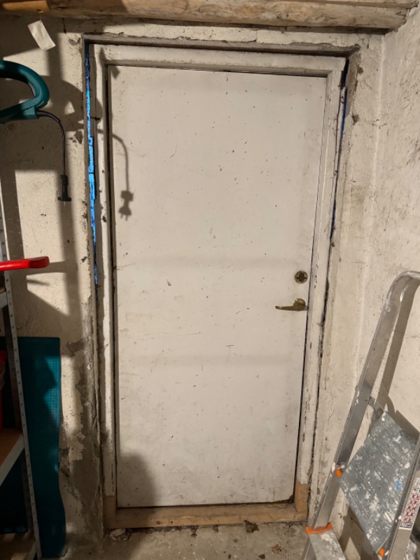 Muring af kælderdørhul