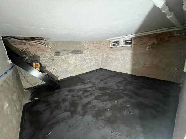 Montering af sisal gulvtæppe væg til væg i kælder