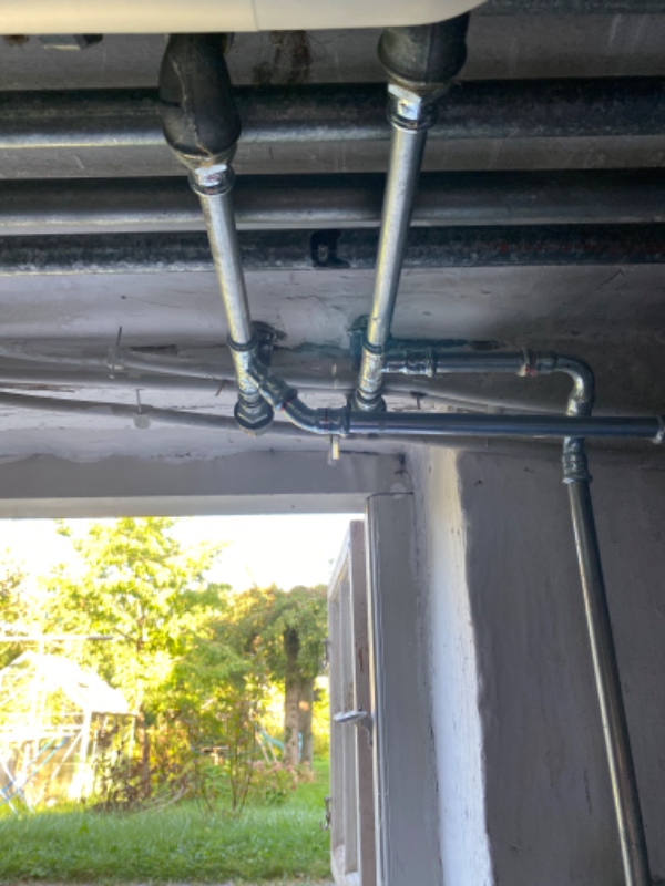 Reparation af hul i vandrør