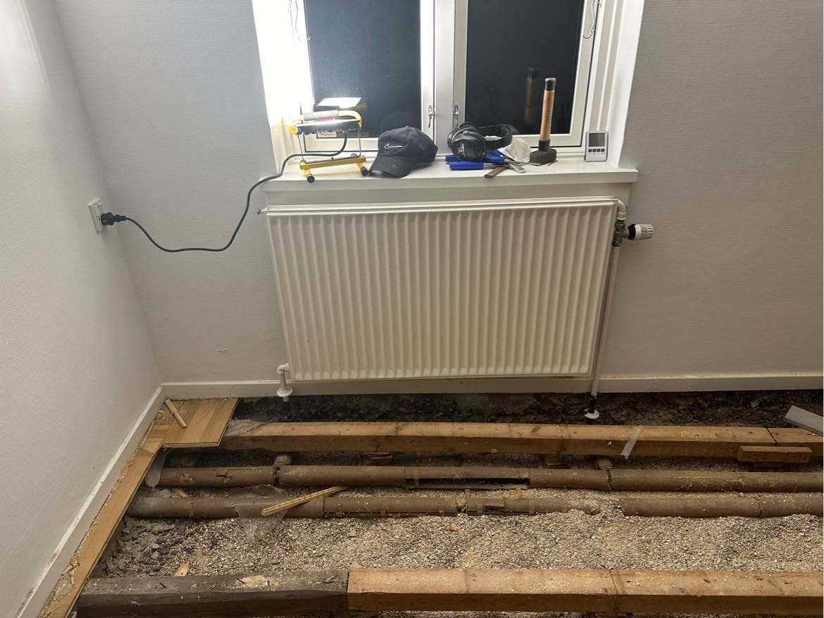 Fjernet radiator og rykket en anden radiator 4m