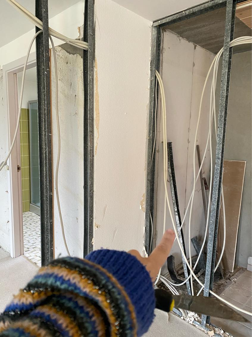 Rykke en dør på badeværelset, til den anden side