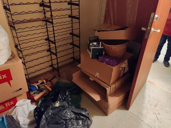 Tømning af kælderrum og bortskaffelse af indhold