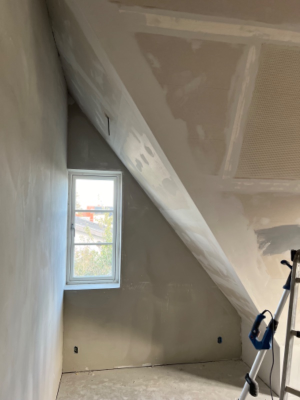 Opsætning af filt på 4 værelser (med loft til kip)