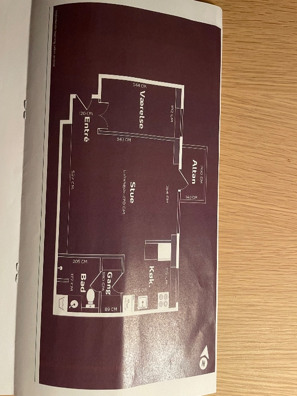 Maling og let slibning af gulv.