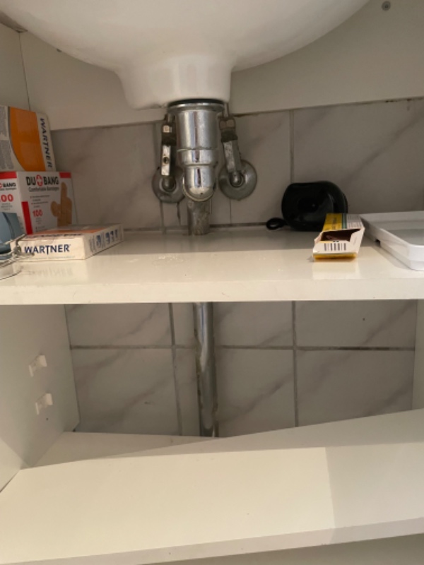 Montering af badeværelse håndvask og skab, afmontering af gammel