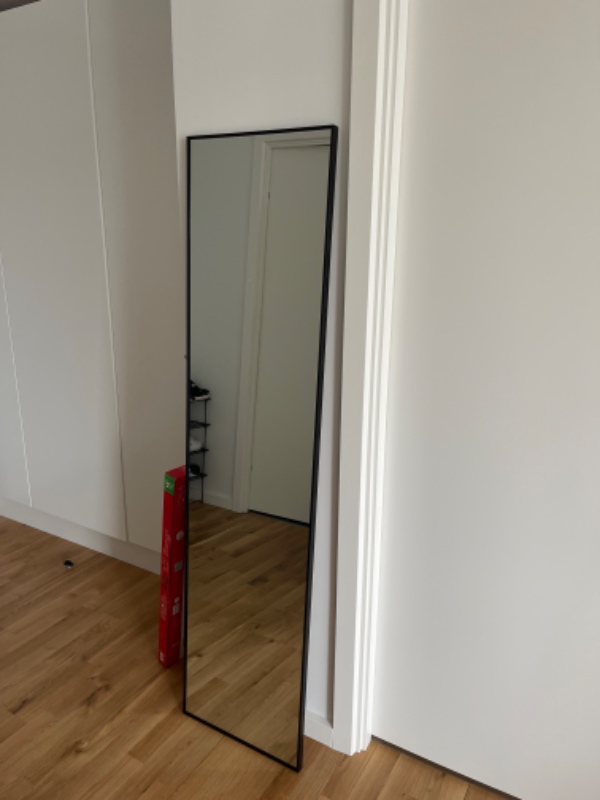 Hjælp til ophæng af tv og spejl på væg