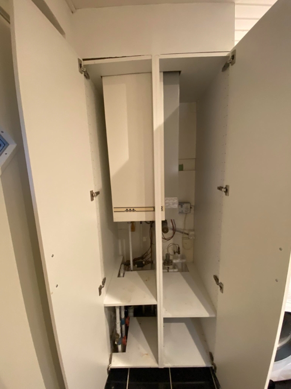 Fjernelse af varmtvandsbeholder og indkøb og opsætning af ny