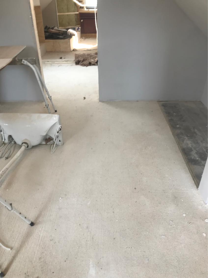 Fjerne tæppe, linoleum og masonit fra gulv - ca. 45 m2