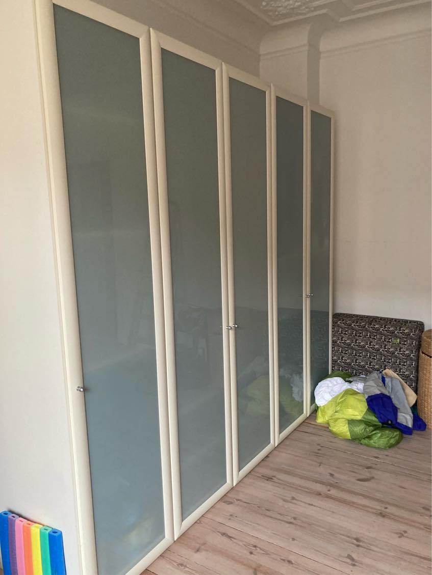 Bortskaffe klædeskab