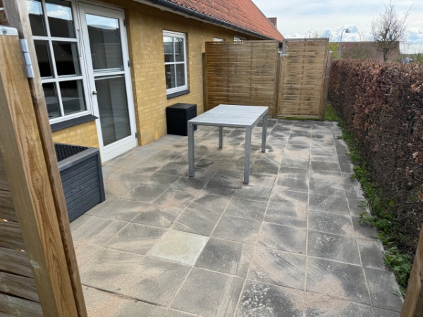 Montering af pergola markise på terrasse