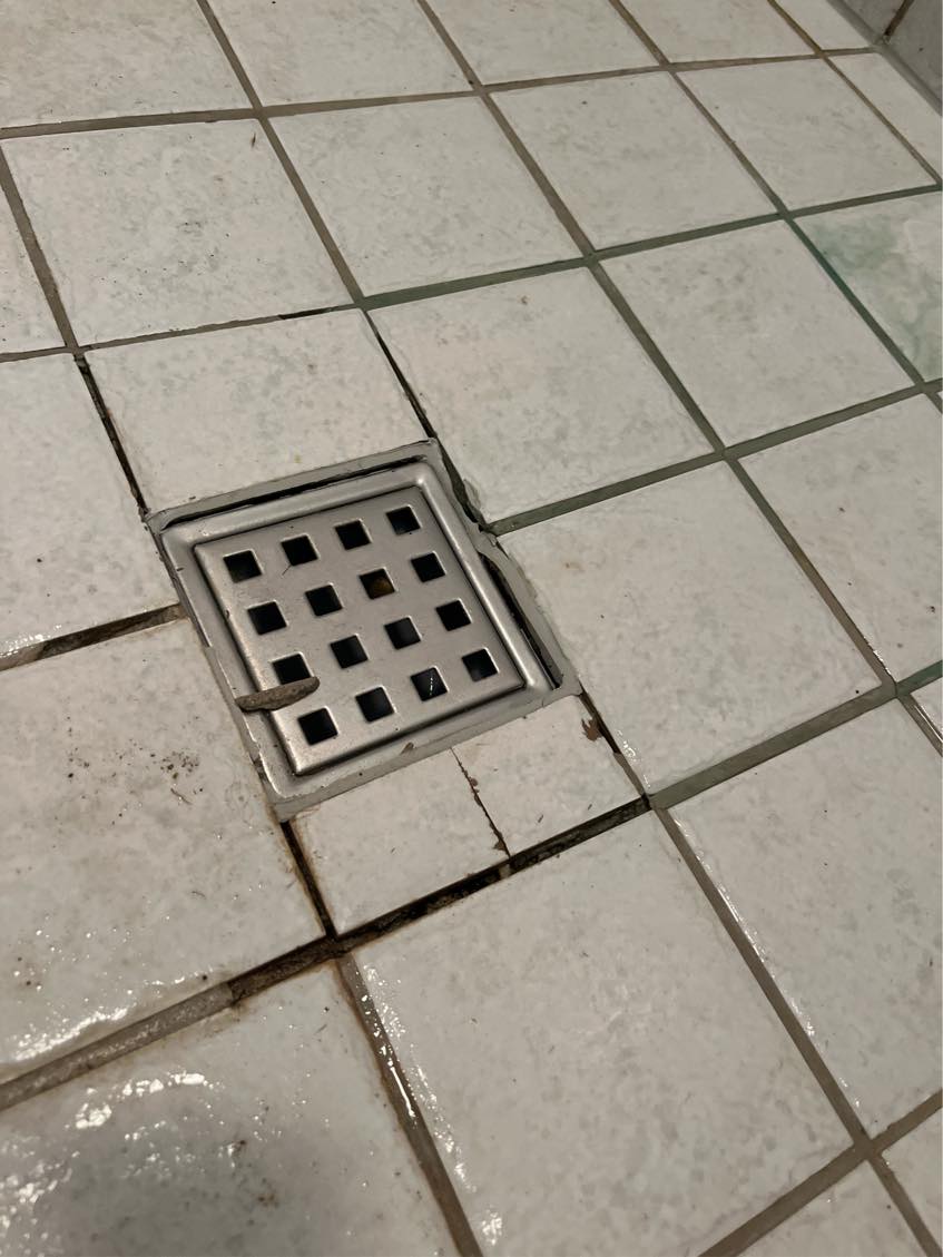 Skifte gulv i bruseniche