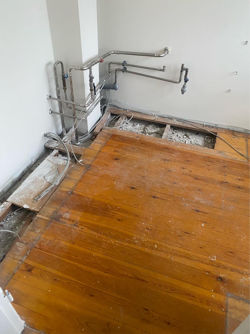 Gulv i 7 m2 køkkenet og ca. 5 m2 gangen