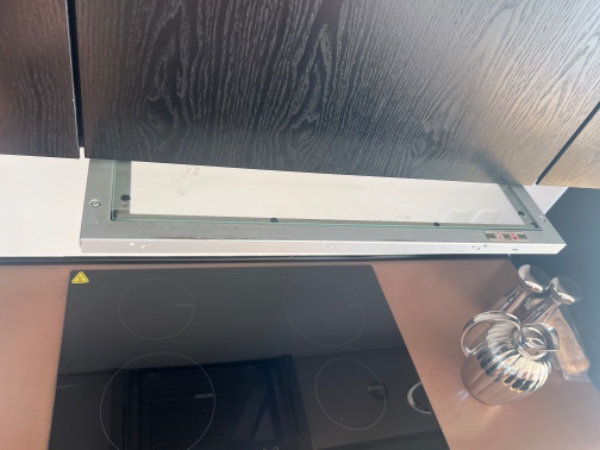 Montering af dele af emhætte