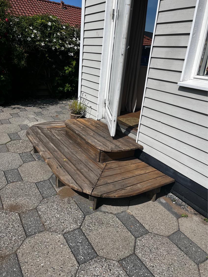 Trin/ trappe ud til haven