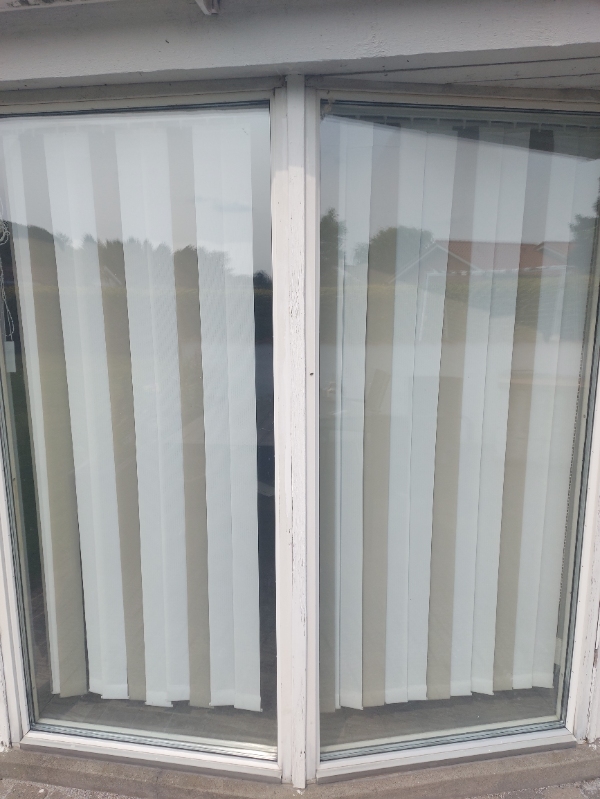 8 brædder skal skiftes, isolering med skum bagved og en dør som binder