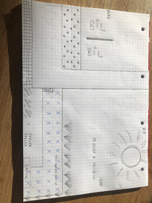 Eksisterende fladt fliseområde skal udvides med ca. 28 fliser á 48 x 48 cm.