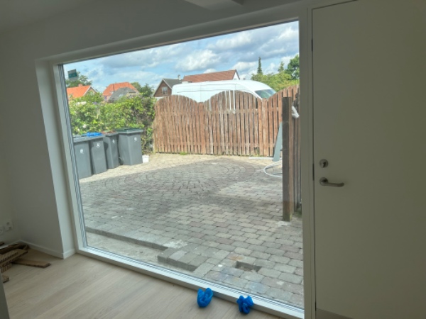 Vask af vinduer indvendigt og udvendigt