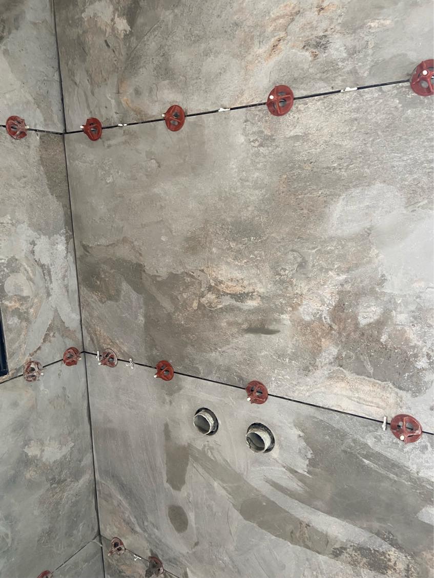 Opsætning fliser i badeværelse