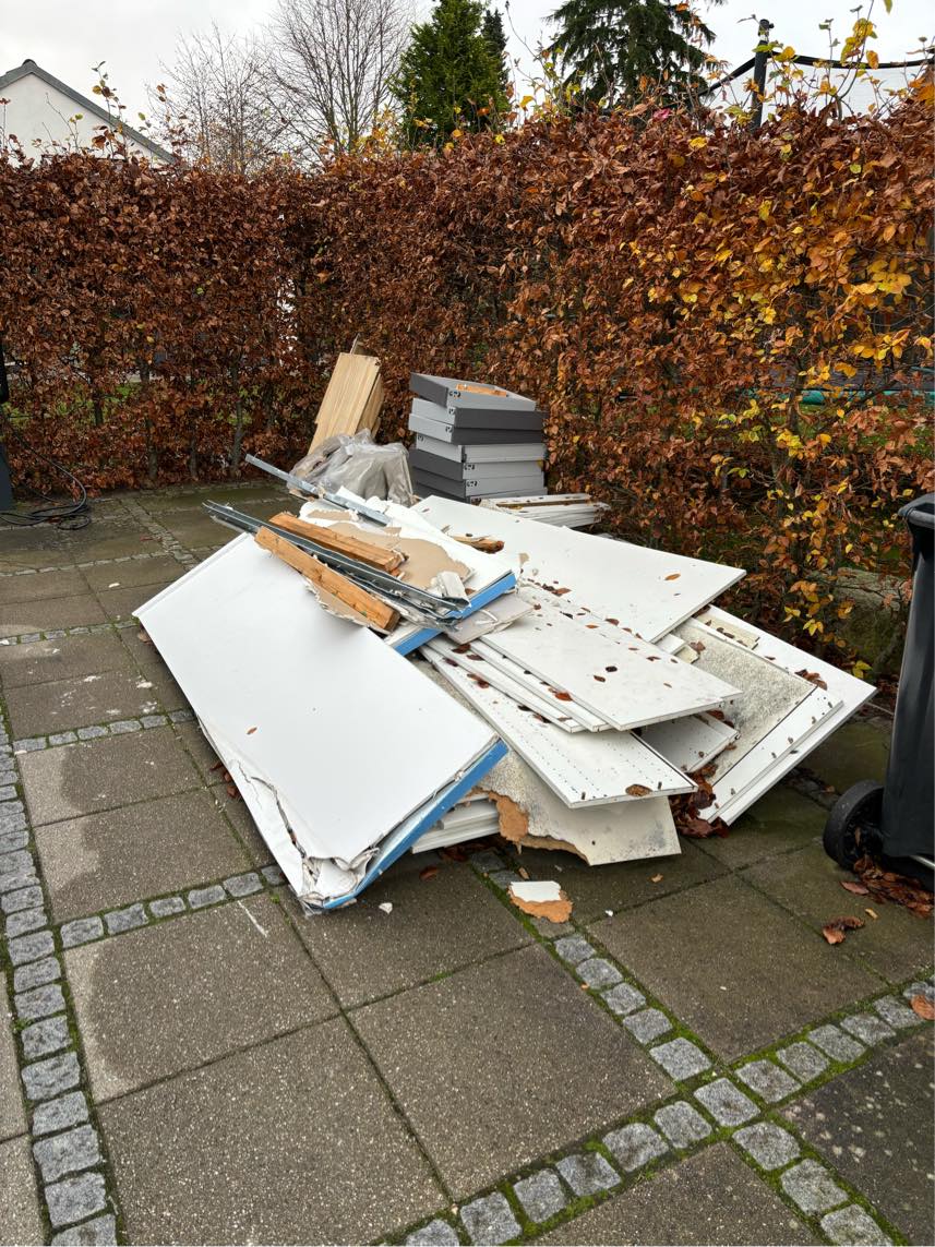 Kørt affald på genbrugspladsen