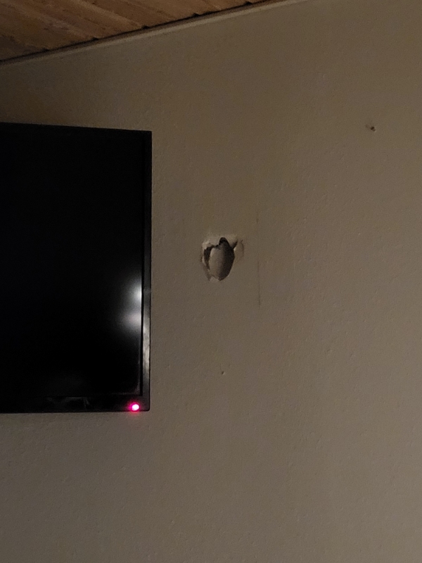Hul i væg