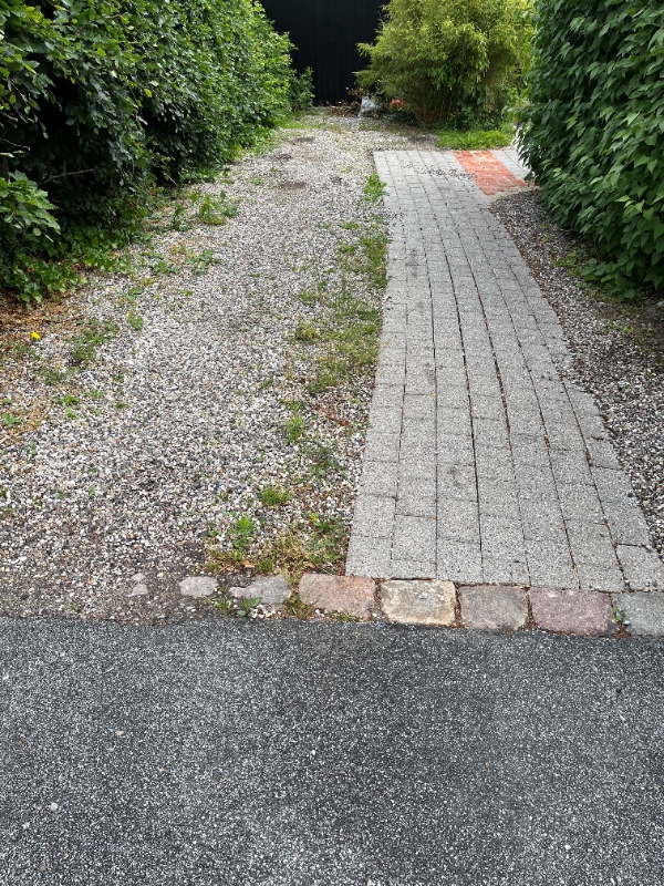 Ukrudtsfjerning i havegang, bed og indkørsel