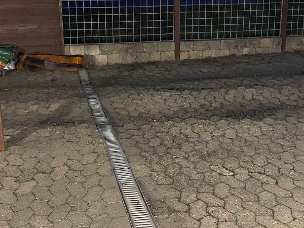 Omlægning af sunkne/skæve fliser i carporten (lunke). Ca. 5-6 m2.