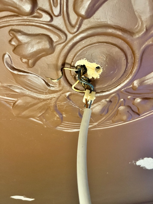 Udskiftning af stikkontakter og lamper