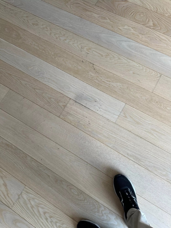 Slibning og lakering af gulve i lejlighed på 122 m2 i Vallensbæk Strand