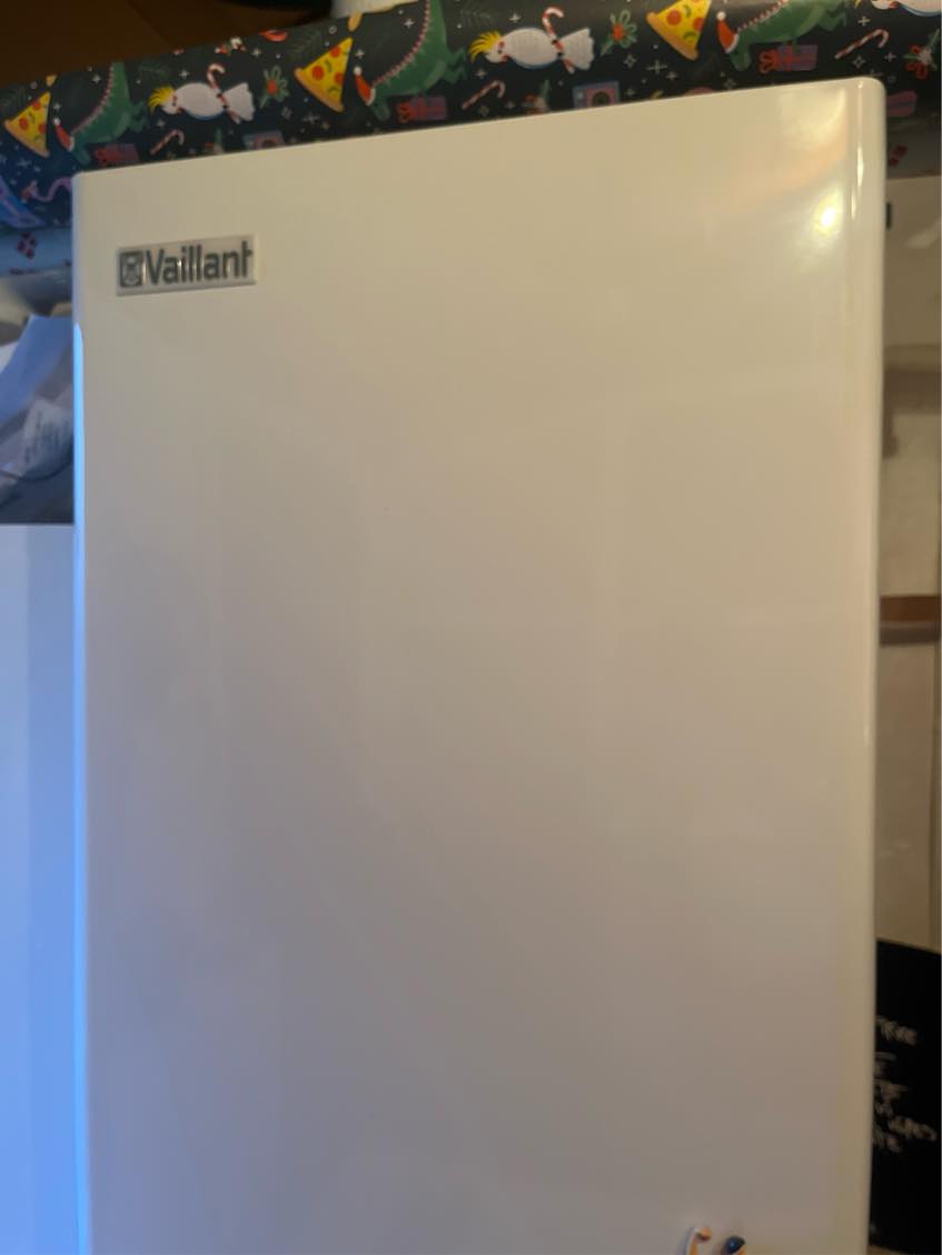 Udskiftning af sikkerhedsaggregat på vandbeholder