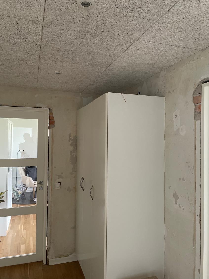 Hjælp til at spartle, sætte filt på og male gang