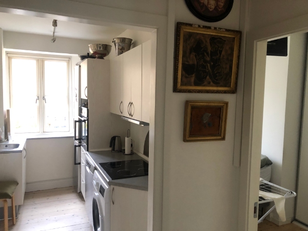 Fjernelse af en tynd væg samt nedtagning af lille køkken