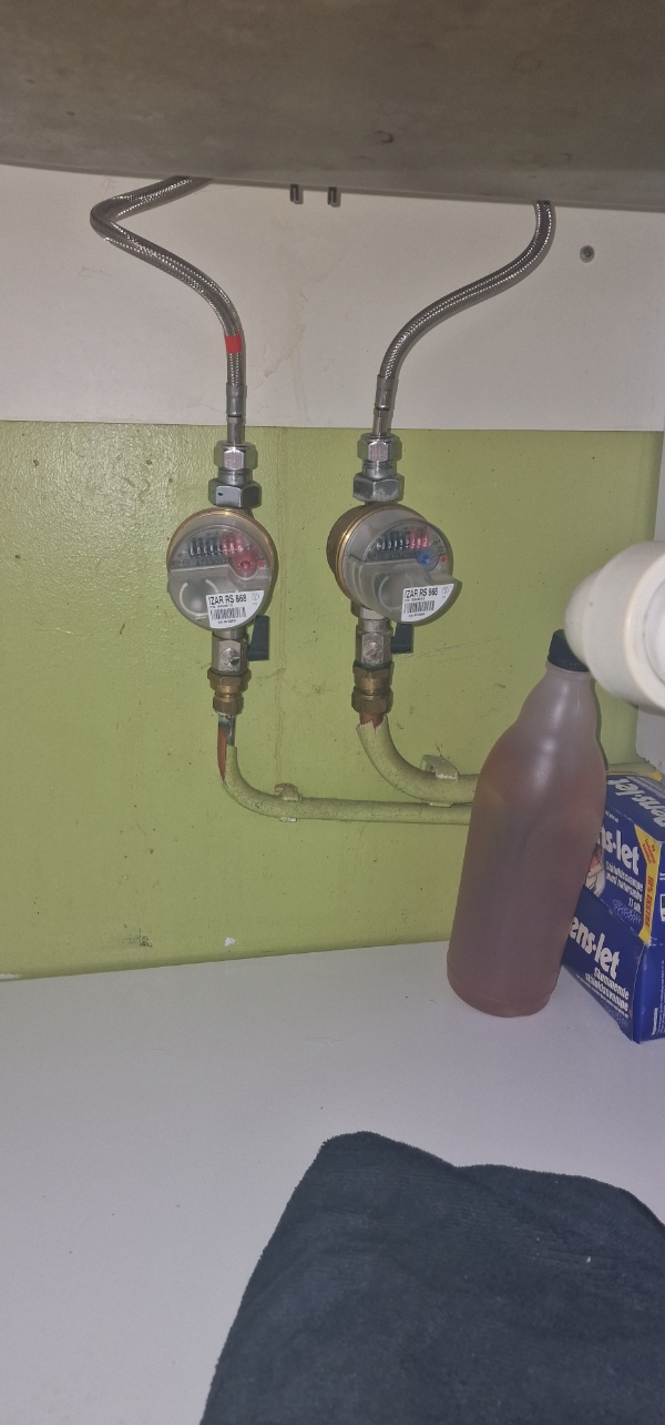 Montering af opvaskemaskine, der mangler tilløb fraløb ved vasken