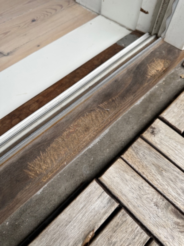 Fraflytning af lejlighed (lidt maling og andre småreparationer).