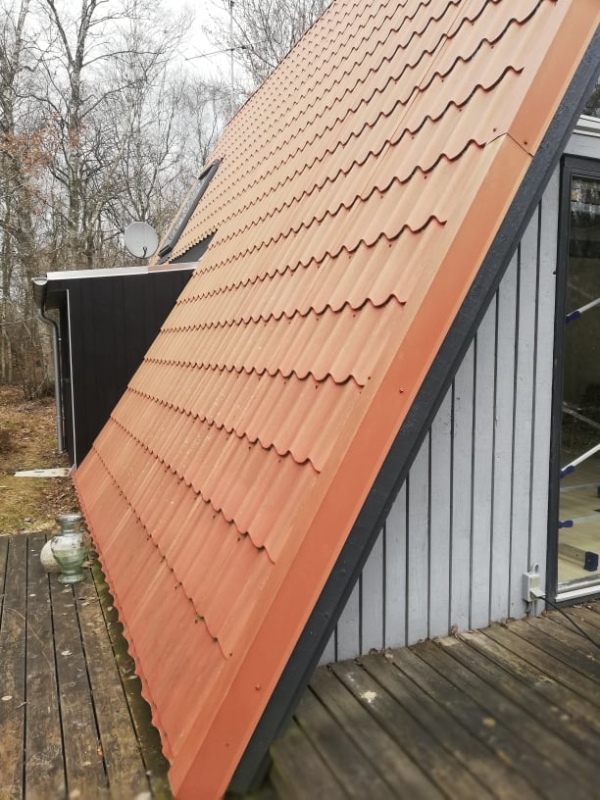 Alt. Installation af brændeovn og skorsten. Der er ikke ovn i forvejen