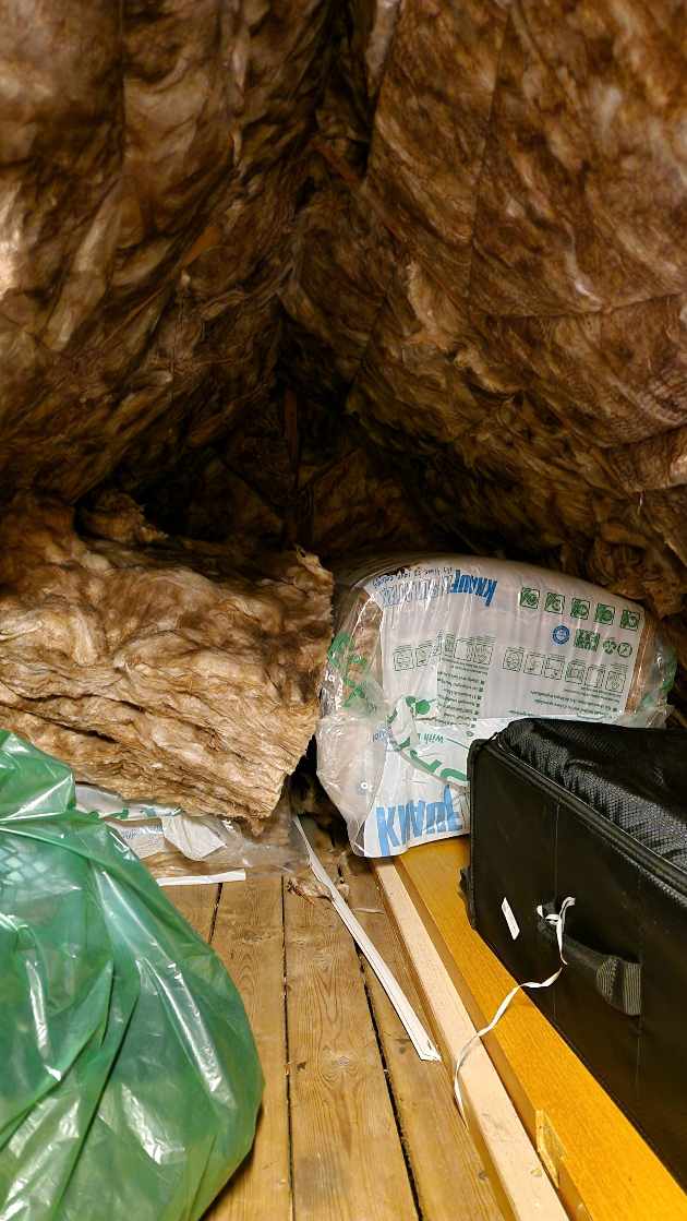 Fjerne isolering fra loft