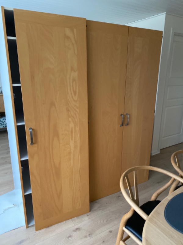 Afhentning af 2 skabe