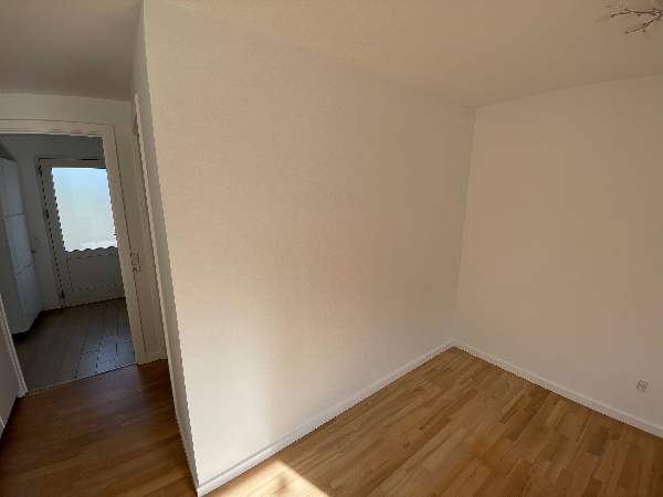 Let slibning og lakering af plankegulv