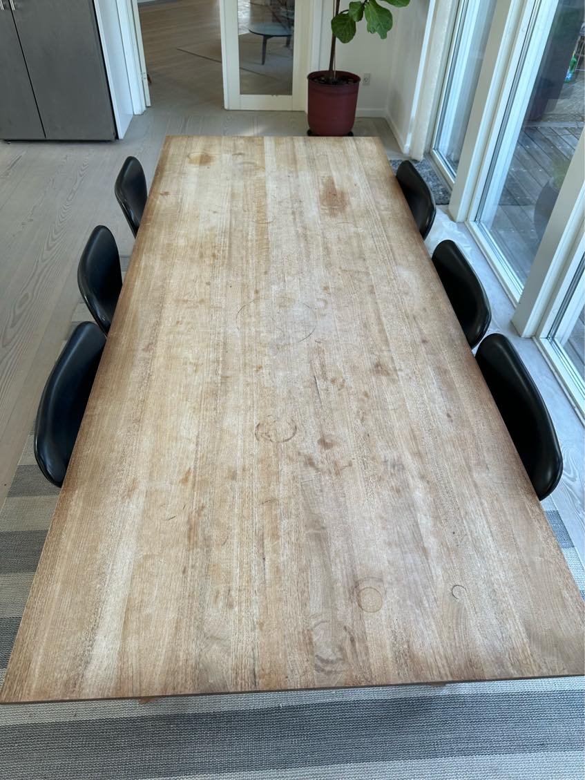 Slibe og behandle spisebord (valnød)